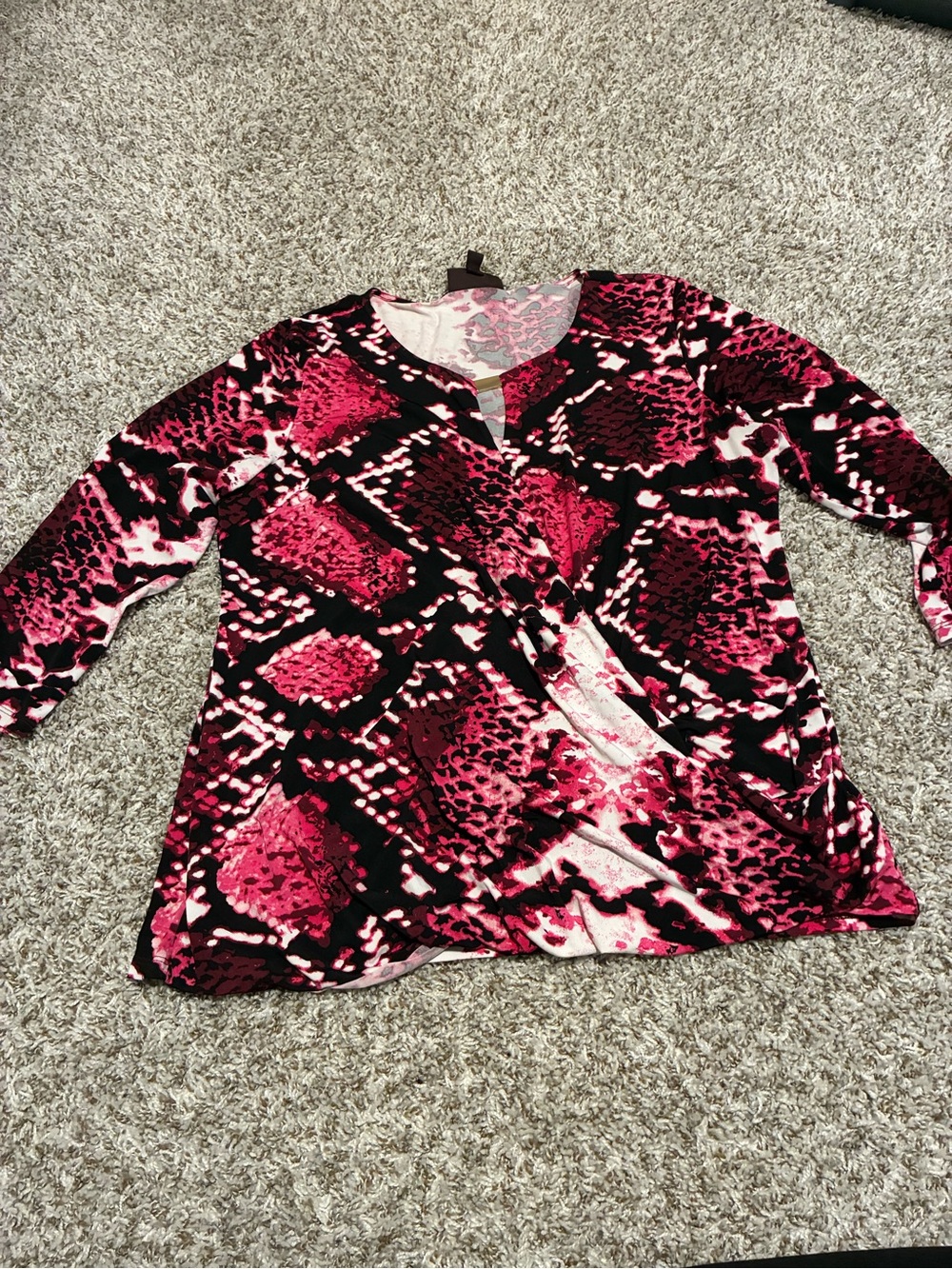Dana Buchman Pink & Black Animal-Print V-Neck Blouse